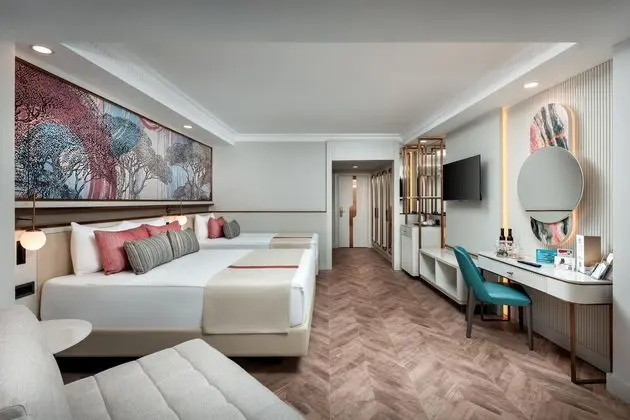 https://images.etstur.com/imgproxy/resize/2560x1440/files/images/hotelImages/etsrooms/455/Delphin_Palace_Lara_20250711162311_1.jpg
