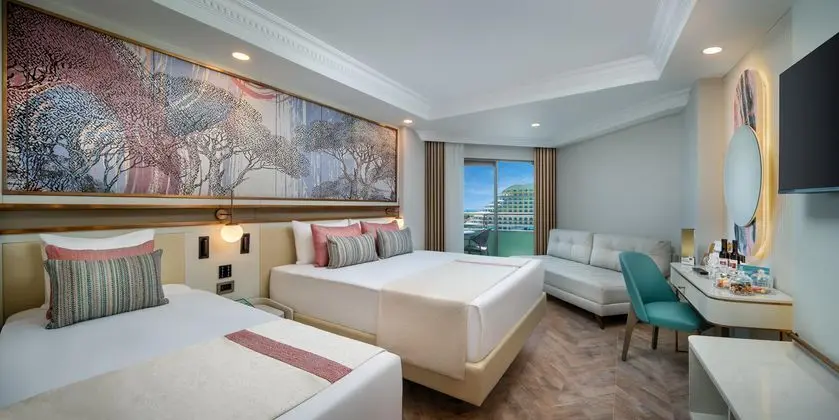https://images.etstur.com/imgproxy/resize/2560x1440/files/images/hotelImages/etsrooms/455/Delphin_Palace_Lara_20250711162311_4.jpg