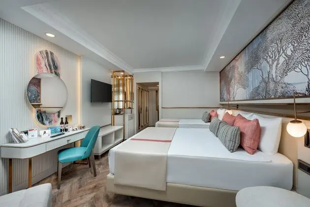 https://images.etstur.com/imgproxy/resize/2560x1440/files/images/hotelImages/etsrooms/455/Delphin_Palace_Lara_20250711162312_5.jpg