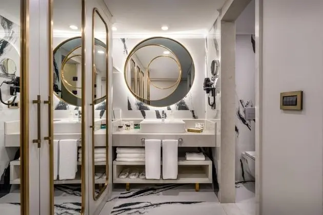 Junior Suite Kara Manzaralı Oda
