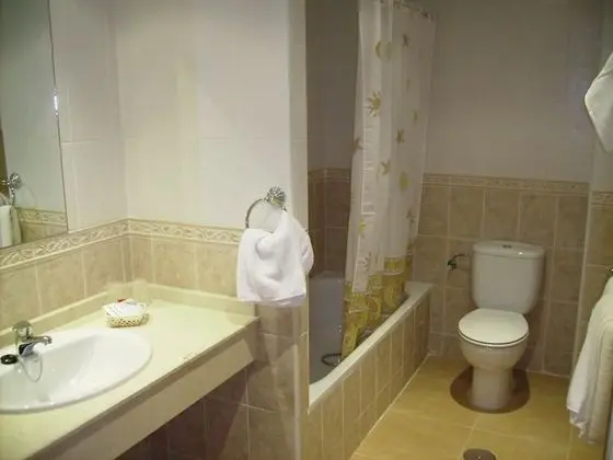 Büyük Yataklı Tek Kişilik Oda