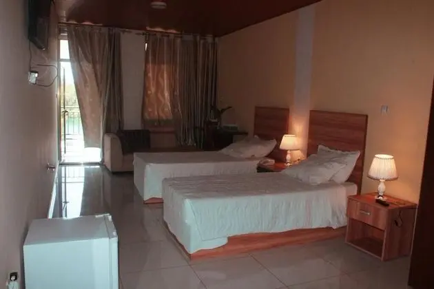İki Ayrı Yataklı Oda, Balkon, Göl Manzaralı
