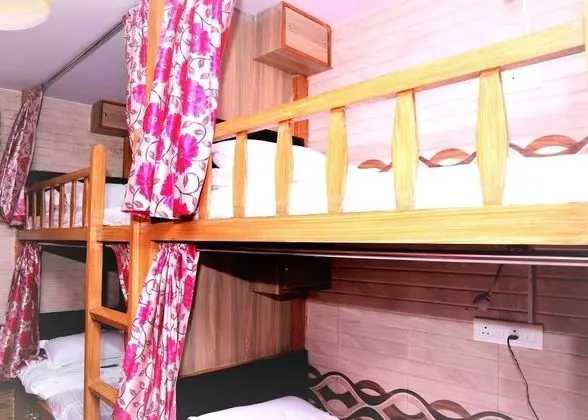 Basic Ortak Ranzalı Oda, Sadece erkekler için, Sigara İçilmez, Koy Manzaralı