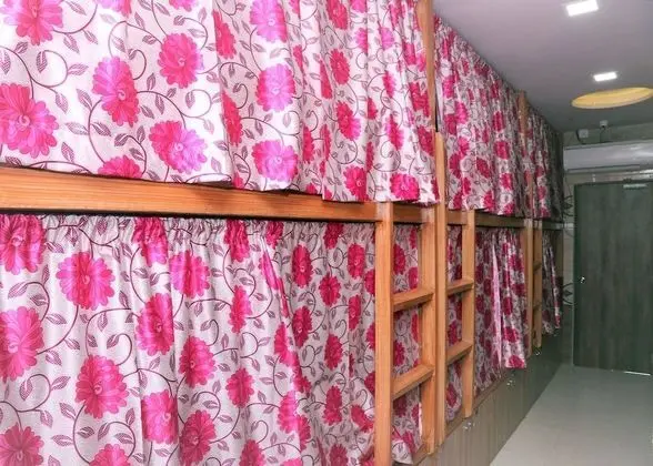 Basic Ortak Ranzalı Oda, Sadece erkekler için, Sigara İçilmez, Koy Manzaralı