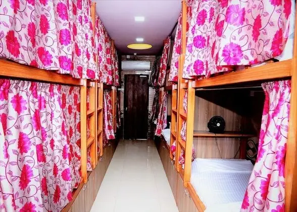 Ortak Ranzalı Oda, Sadece kadınlar için, Sigara İçilmez, Tepe Manzaralı