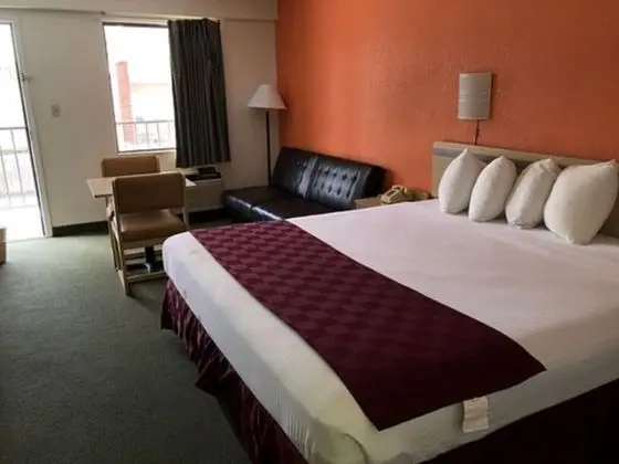 Standard Room, 1 King Bed