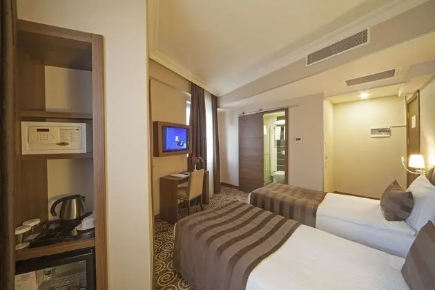 Deluxe Family Room