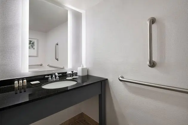 Oda, 1 En Büyük (King) Boy Yatak (Mobility/Hearing Accessible, Tub)