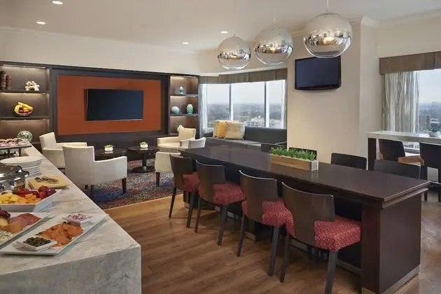 Signature Oda, 1 En Büyük (King) Boy Yatak, Şehir Manzaralı (Signature Club)