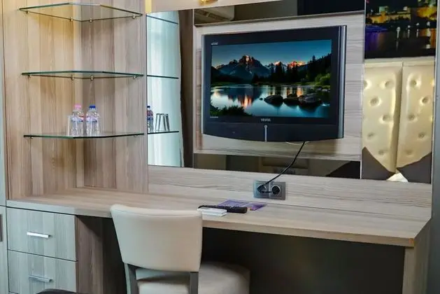 Balkonsuz Standart Kara Manzaralı Oda