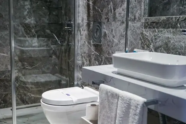 Balkonsuz Standart Kara Manzaralı Oda