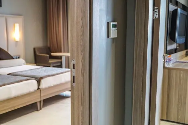 https://images.etstur.com/imgproxy/resize/2560x1440/files/images/hotelImages/etsrooms/788/Delta_Hotels_By_Marriott_20240803181454_6.JPEG