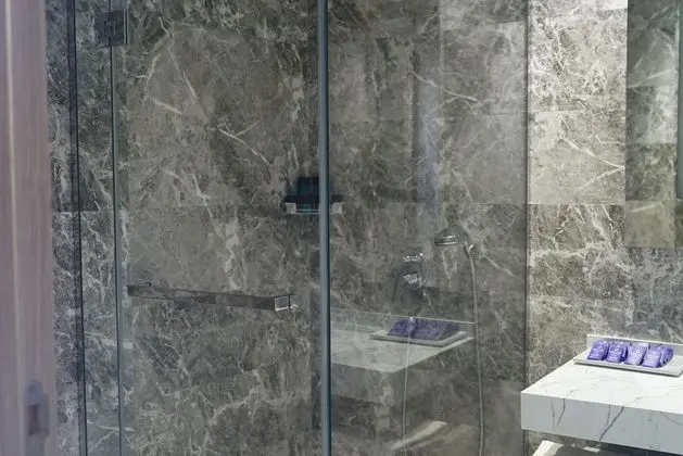 https://images.etstur.com/imgproxy/resize/2560x1440/files/images/hotelImages/etsrooms/788/Delta_Hotels_By_Marriott_20240803181607_1.JPEG
