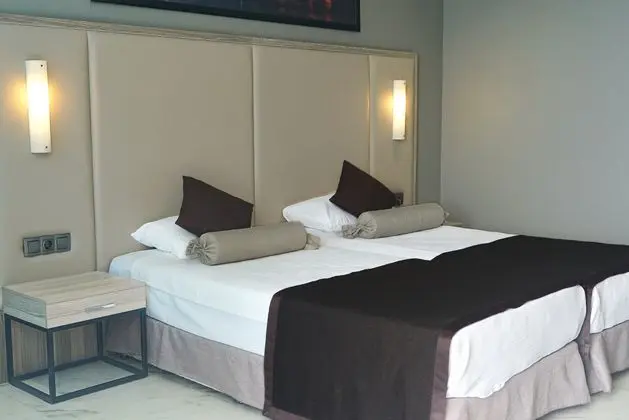https://images.etstur.com/imgproxy/resize/2560x1440/files/images/hotelImages/etsrooms/788/Delta_Hotels_By_Marriott_20240803181607_4.JPEG