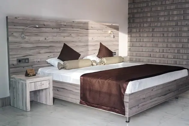 https://images.etstur.com/imgproxy/resize/2560x1440/files/images/hotelImages/etsrooms/788/Delta_Hotels_By_Marriott_20240803181812_4.jpg
