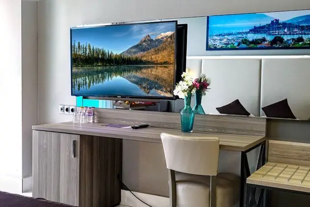https://images.etstur.com/imgproxy/resize/2560x1440/files/images/hotelImages/etsrooms/788/Delta_Hotels_By_Marriott_20240803181955_4.jpg