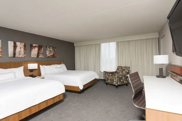 Oda, 2 Büyük (Queen) Boy Yatak
