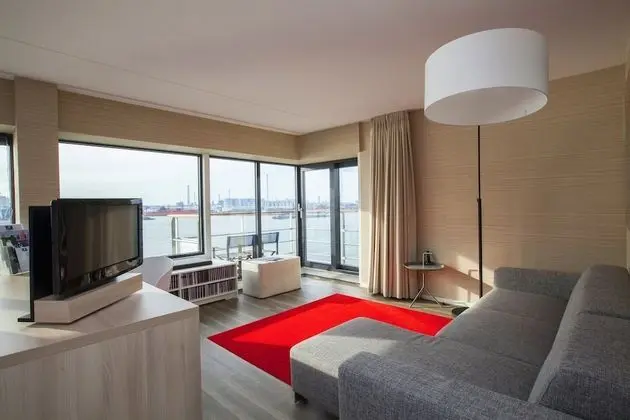 Süit, Balkon, Nehir Manzaralı (Captain)