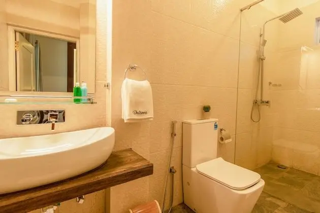 Deluxe Tek Büyük Yataklı Oda, 1 En Büyük (King) Boy Yatak, Veranda, Bahçe Manzaralı