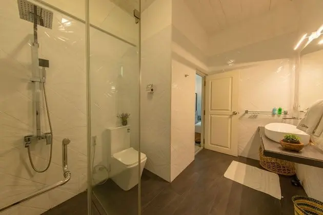 Deluxe Üç Kişilik Oda, 1 En Büyük (King) Boy Yatak ve Çekyat, Sigara İçilmez, Göl Manzaralı