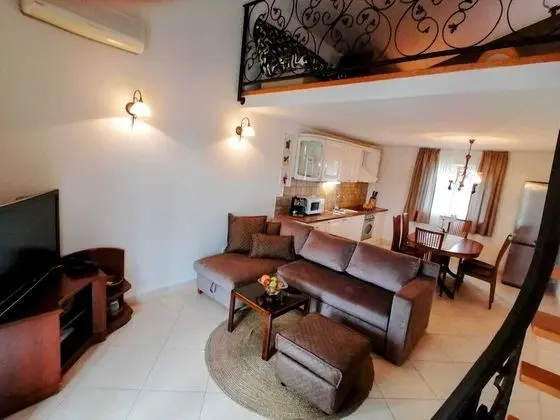 Apart Daire, 1 En Büyük (King) Boy Yatak ve Çekyat