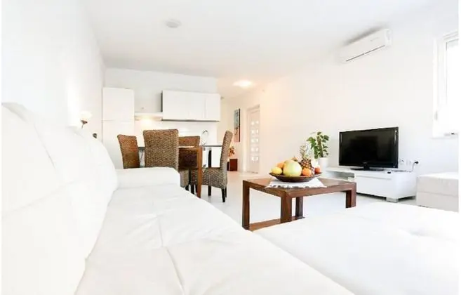 Superior Apart Daire, 1 Yatak Odası, Teras, Bahçe Manzaralı
