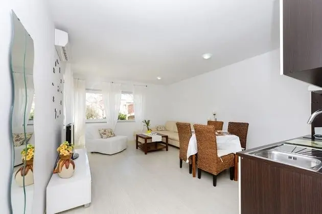 Superior Apart Daire, 1 Yatak Odası, Teras, Bahçe Manzaralı
