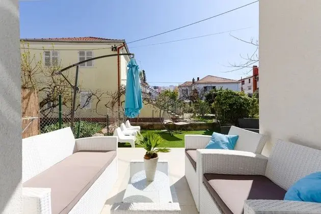 Superior Apart Daire, 1 Yatak Odası, Teras, Bahçe Manzaralı