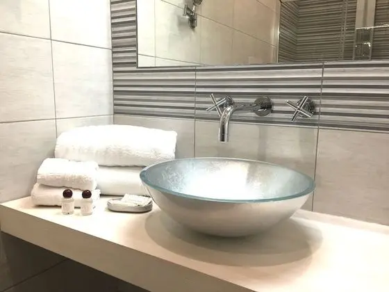 Üç Kişilik Oda