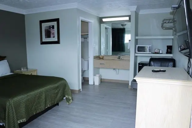 Deluxe Room, 1 Queen Bed, Non-Smoking