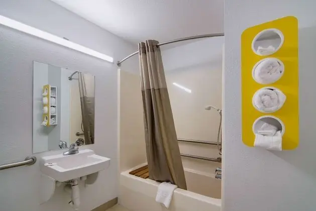 Engellilere uygun banyo