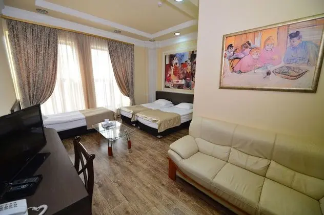 Üç Kişilik Oda