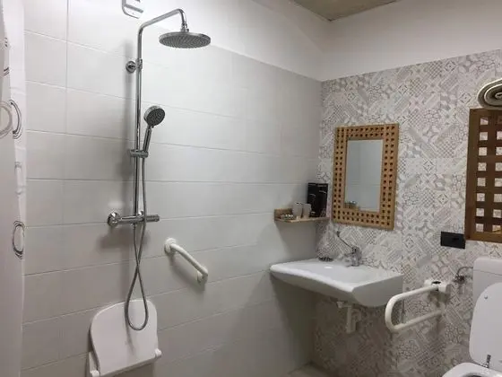 Basic Tek Büyük veya İki Ayrı Yataklı Oda, Engellilere Uygun