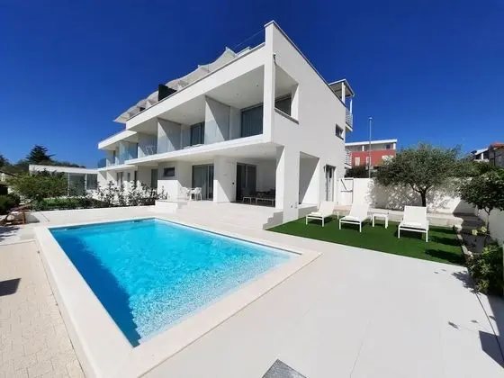 Apart Daire, Kişiye Özel Havuzlu