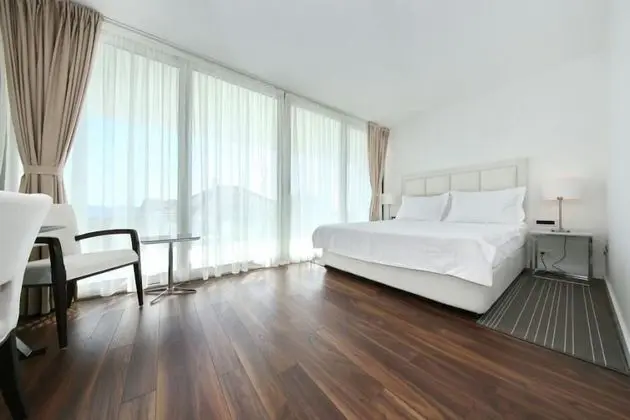 Deluxe Oda, 1 En Büyük (King) Boy Yatak