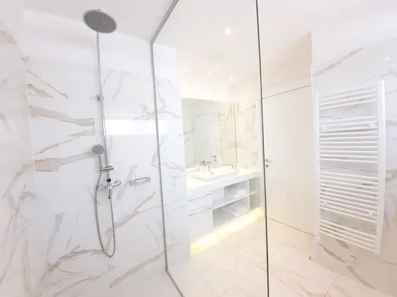 Deluxe Oda, 1 En Büyük (King) Boy Yatak