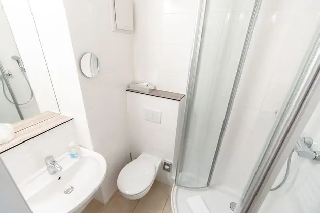 Business Tek Büyük Yataklı Oda