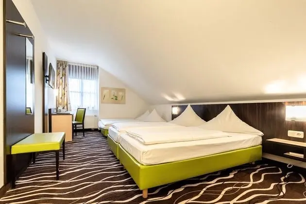 Standard Dört Kişilik Oda