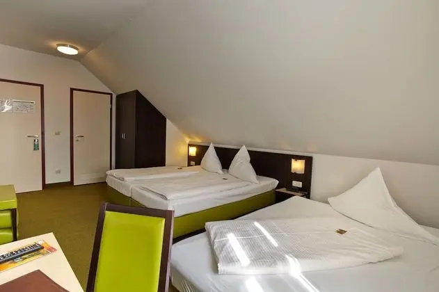 Standard Dört Kişilik Oda