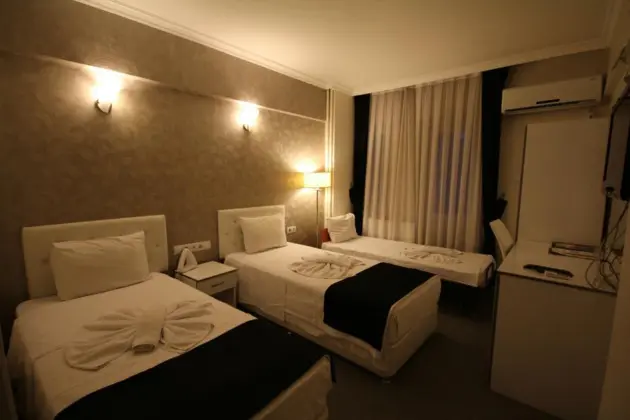 https://images.odamax.com/img/1024x768/odamax/image/upload/Demasus_Otel_Spa_202604091725483_aile_odasi.png