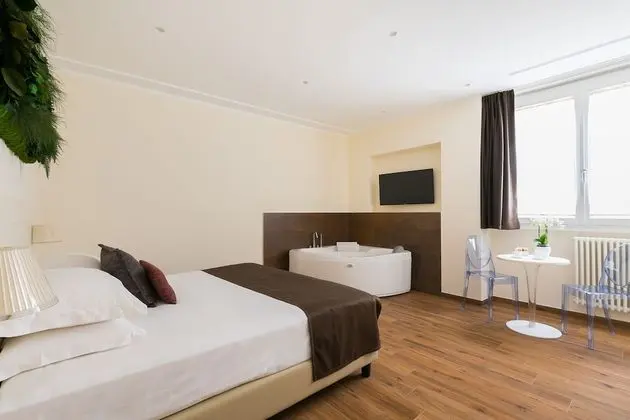 Junior Süit, Jakuzi