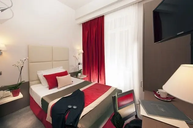 Basic Tek Büyük Yataklı Oda