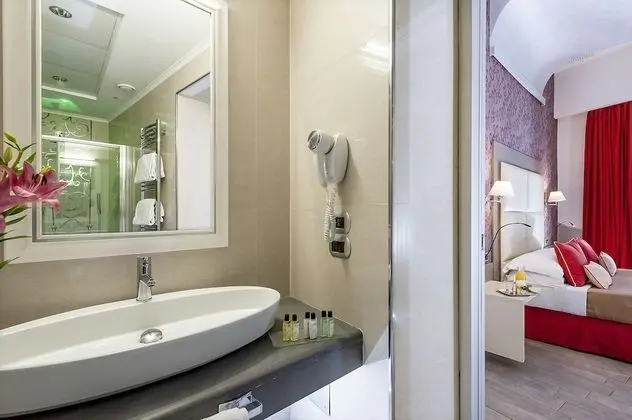 Standard Tek Büyük veya İki Ayrı Yataklı Oda