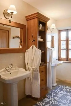 Tek Büyük Yataklı Oda, Özel Banyo, Dağ Manzaralı (Chambre Ocre)
