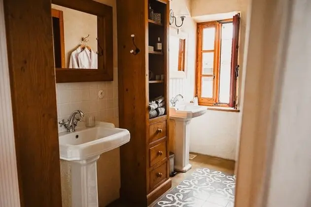 Tek Büyük Yataklı Oda, Özel Banyo, Dağ Manzaralı (Chambre Ocre)