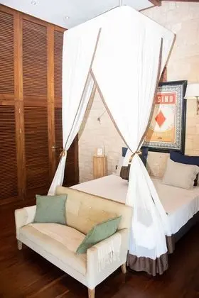 Tek Büyük Yataklı Oda (Huile miraculeuse de Baobab)