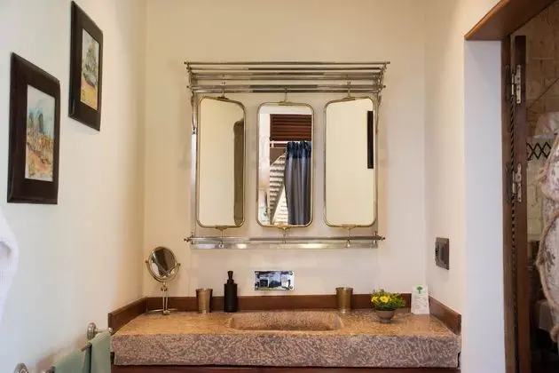 Tek Büyük Yataklı Oda (Huile miraculeuse de Baobab)