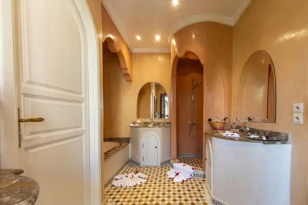 Deluxe Süit, 1 Büyük (Queen) Boy Yatak, Veranda, Avlu Manzaralı