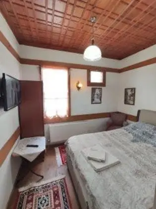 Standart Oda, Kara Manzaralı