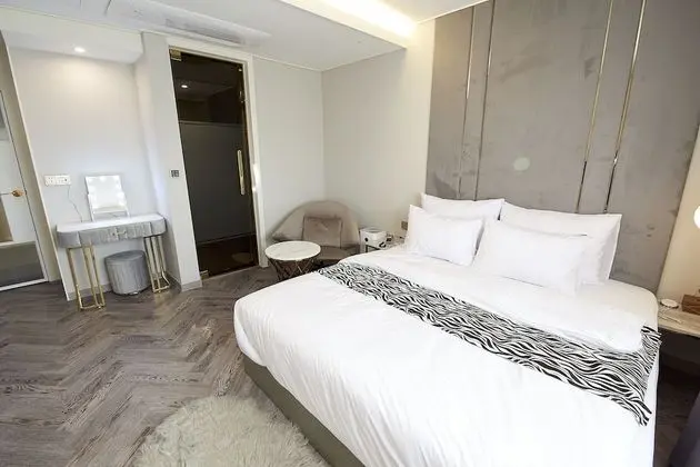 Deluxe Tek Büyük Yataklı Oda